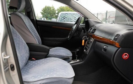 Toyota Avensis III рестайлинг, 2006 год, 900 000 рублей, 20 фотография