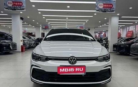 Volkswagen Golf VIII, 2023 год, 1 915 000 рублей, 2 фотография