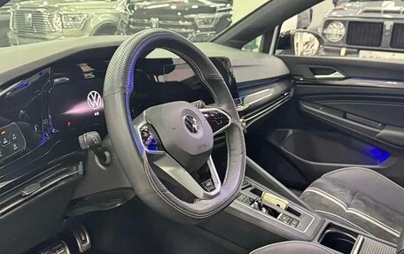 Volkswagen Golf VIII, 2023 год, 1 915 000 рублей, 5 фотография