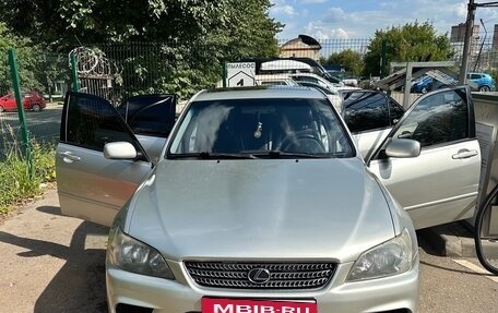 Lexus IS II рестайлинг 2, 2000 год, 1 100 000 рублей, 1 фотография