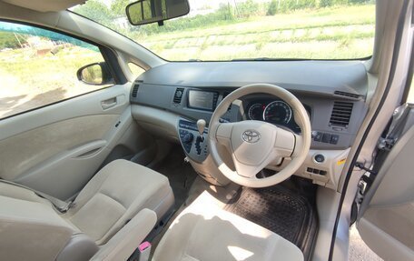 Toyota ISis I, 2015 год, 1 400 000 рублей, 22 фотография