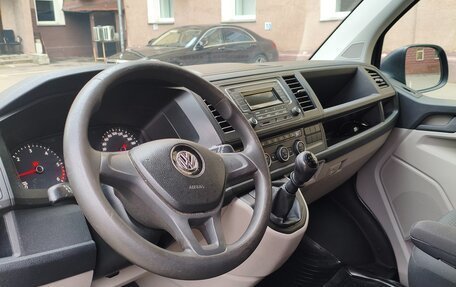 Volkswagen Caravelle T6 рестайлинг, 2018 год, 2 980 000 рублей, 6 фотография
