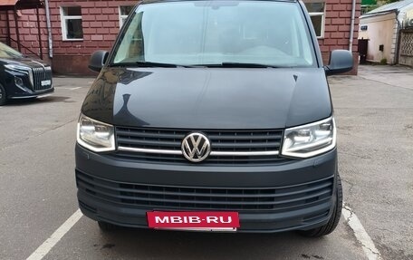 Volkswagen Caravelle T6 рестайлинг, 2018 год, 2 980 000 рублей, 2 фотография