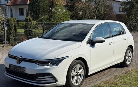 Volkswagen Golf VIII, 2022 год, 1 950 000 рублей, 2 фотография