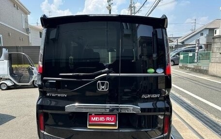 Honda Stepwgn IV, 2021 год, 1 820 000 рублей, 4 фотография