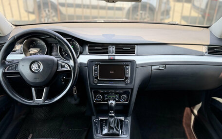 Skoda Superb III рестайлинг, 2014 год, 999 000 рублей, 9 фотография