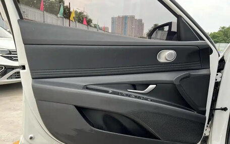 Hyundai Elantra, 2023 год, 1 590 100 рублей, 13 фотография