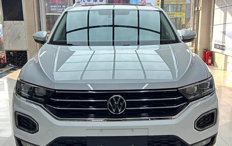 Volkswagen T-Roc I, 2022 год, 1 670 077 рублей, 2 фотография