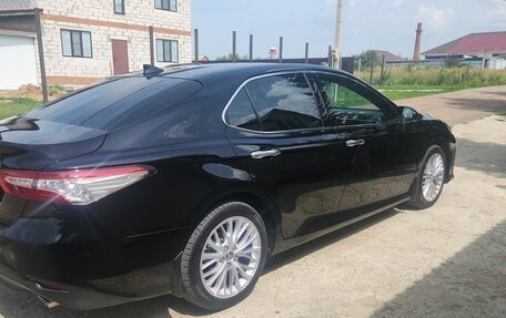 Toyota Camry, 2019 год, 2 700 000 рублей, 4 фотография