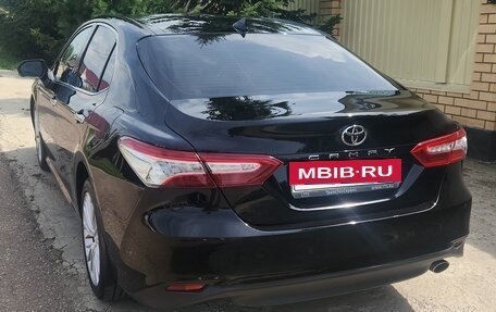 Toyota Camry, 2019 год, 2 700 000 рублей, 3 фотография