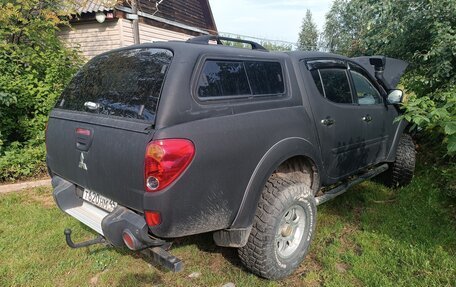 Mitsubishi L200 IV рестайлинг, 2012 год, 1 990 000 рублей, 3 фотография