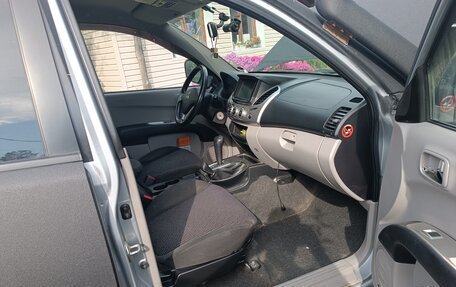 Mitsubishi L200 IV рестайлинг, 2012 год, 1 990 000 рублей, 5 фотография