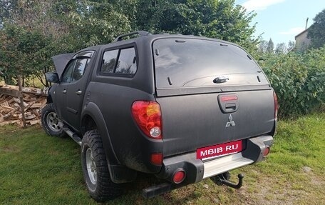 Mitsubishi L200 IV рестайлинг, 2012 год, 1 990 000 рублей, 4 фотография