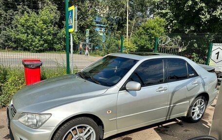 Lexus IS II рестайлинг 2, 2000 год, 1 100 000 рублей, 3 фотография