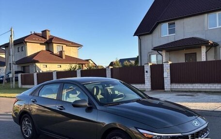 Hyundai Elantra, 2023 год, 1 800 000 рублей, 2 фотография