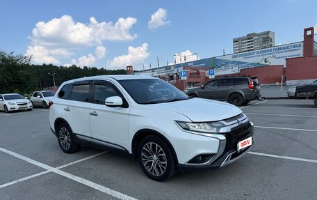Mitsubishi Outlander III рестайлинг 3, 2019 год, 1 490 000 рублей, 2 фотография