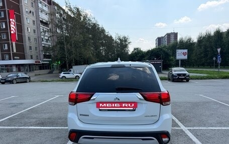 Mitsubishi Outlander III рестайлинг 3, 2019 год, 1 490 000 рублей, 3 фотография