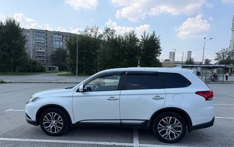 Mitsubishi Outlander III рестайлинг 3, 2019 год, 1 490 000 рублей, 5 фотография