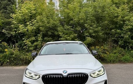 BMW 1 серия, 2022 год, 1 820 000 рублей, 4 фотография