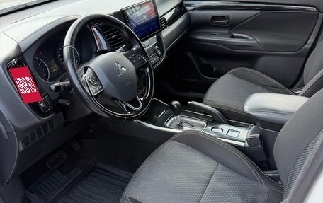 Mitsubishi Outlander III рестайлинг 3, 2019 год, 1 490 000 рублей, 8 фотография