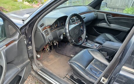 Mercedes-Benz E-Класс, 1995 год, 270 000 рублей, 6 фотография