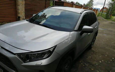 Toyota RAV4, 2021 год, 3 100 000 рублей, 3 фотография