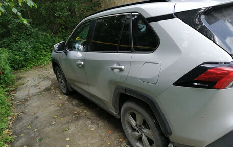 Toyota RAV4, 2021 год, 3 100 000 рублей, 7 фотография