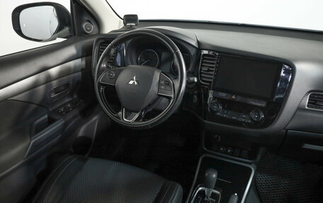 Mitsubishi Outlander III рестайлинг 3, 2017 год, 2 150 000 рублей, 9 фотография