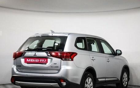 Mitsubishi Outlander III рестайлинг 3, 2017 год, 2 150 000 рублей, 6 фотография