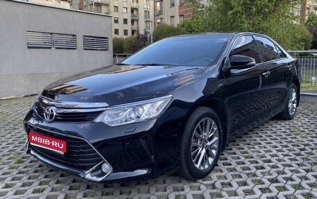 Toyota Camry, 2017 год, 1 375 000 рублей, 1 фотография