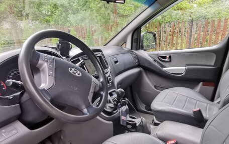 Hyundai H-1 II рестайлинг, 2015 год, 1 850 000 рублей, 4 фотография