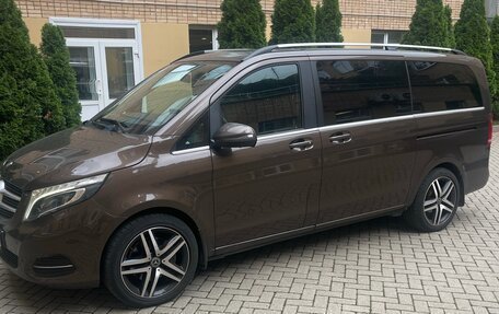 Mercedes-Benz V-Класс, 2018 год, 3 700 000 рублей, 2 фотография