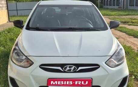 Hyundai Solaris II рестайлинг, 2013 год, 950 000 рублей, 1 фотография