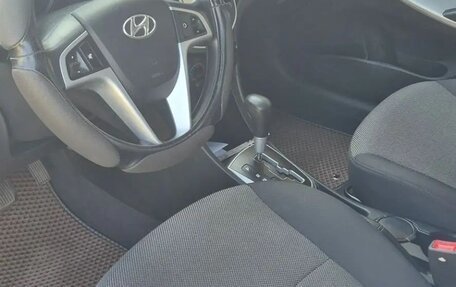 Hyundai Solaris II рестайлинг, 2013 год, 950 000 рублей, 3 фотография