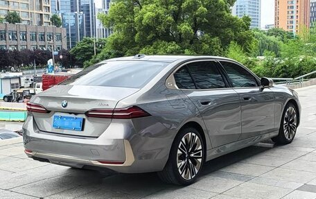 BMW 5 серия, 2024 год, 6 095 005 рублей, 4 фотография