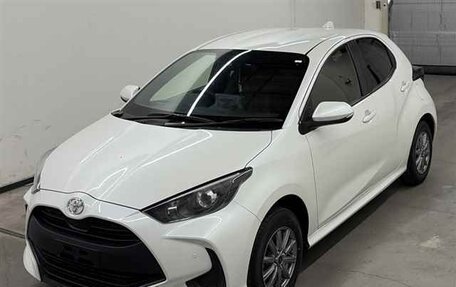 Toyota Yaris, 2022 год, 775 000 рублей, 2 фотография