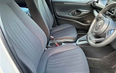 Toyota Yaris, 2022 год, 775 000 рублей, 6 фотография