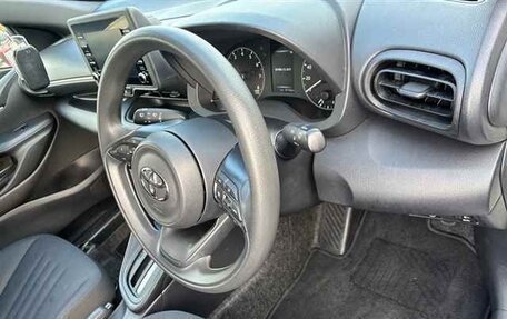 Toyota Yaris, 2022 год, 775 000 рублей, 7 фотография