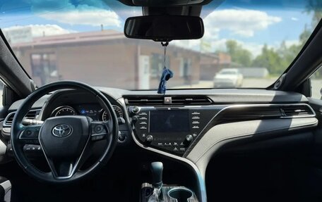 Toyota Camry, 2018 год, 1 750 000 рублей, 10 фотография