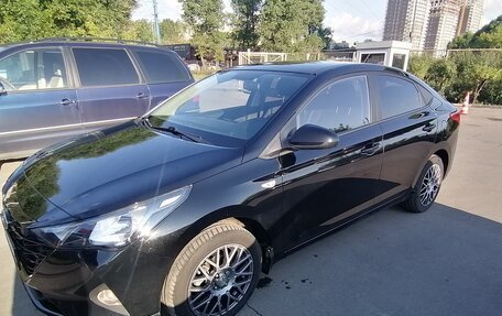 Hyundai Solaris II рестайлинг, 2021 год, 1 715 000 рублей, 2 фотография