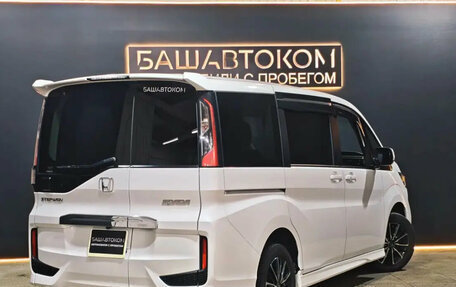 Honda Stepwgn IV, 2019 год, 2 300 000 рублей, 4 фотография