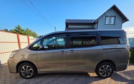 Toyota Voxy III, 2018 год, 2 400 000 рублей, 4 фотография
