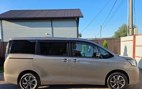 Toyota Voxy III, 2018 год, 2 400 000 рублей, 5 фотография