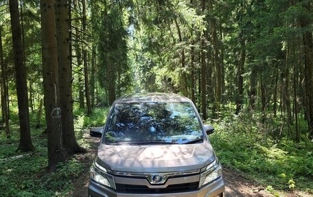 Toyota Voxy III, 2018 год, 2 400 000 рублей, 3 фотография