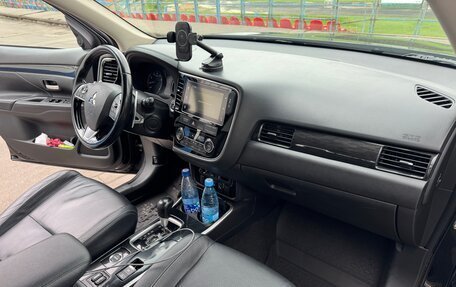 Mitsubishi Outlander III рестайлинг 3, 2018 год, 2 030 000 рублей, 17 фотография