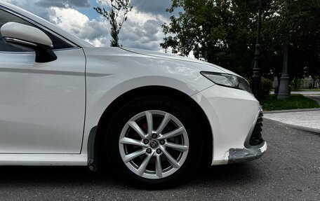Toyota Camry, 2021 год, 2 250 000 рублей, 11 фотография