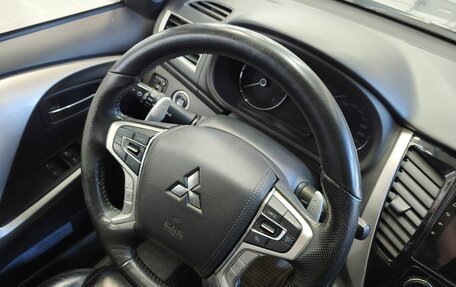 Mitsubishi Pajero Sport III рестайлинг, 2017 год, 2 875 000 рублей, 15 фотография