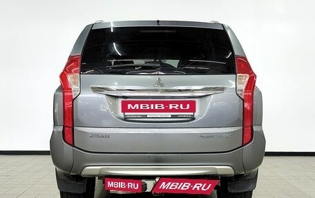 Mitsubishi Pajero Sport III рестайлинг, 2017 год, 2 875 000 рублей, 4 фотография