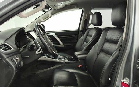 Mitsubishi Pajero Sport III рестайлинг, 2017 год, 2 875 000 рублей, 11 фотография