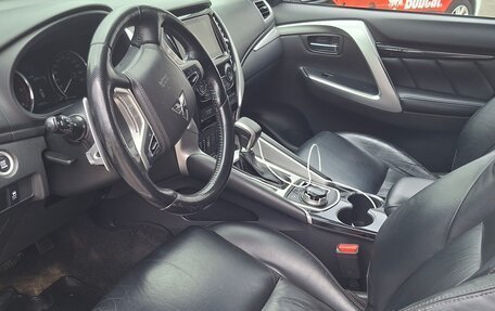 Mitsubishi Pajero Sport III рестайлинг, 2019 год, 2 850 000 рублей, 10 фотография